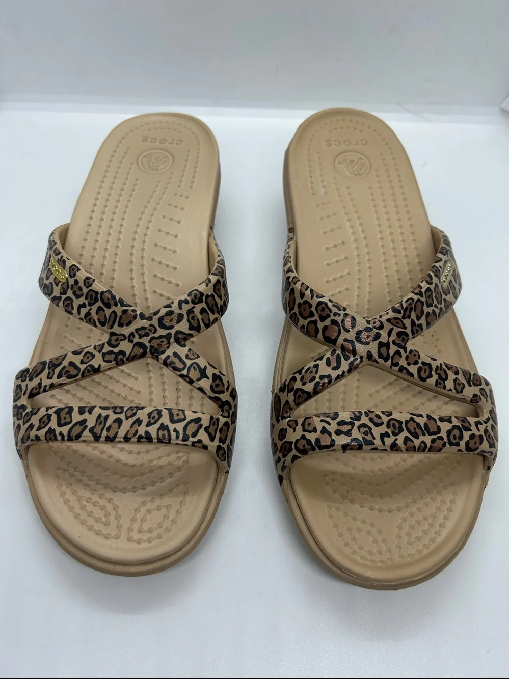Crocs Sandals Women Sz 8 Leopard Cheetah Print Wedge Strappy Slides Animal Print - Picture 2 of 15